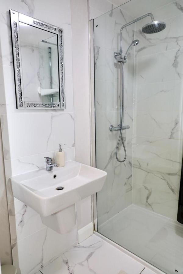 Lovely 2- Bedroom Apartment In 贝尔法斯特 外观 照片