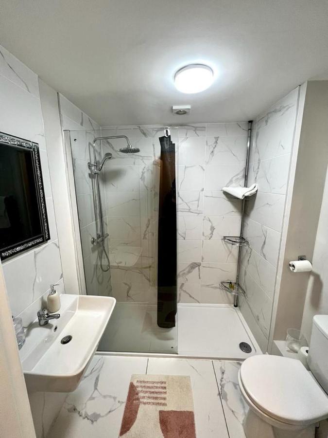 Lovely 2- Bedroom Apartment In 贝尔法斯特 外观 照片