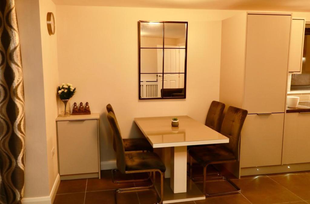 Lovely 2- Bedroom Apartment In 贝尔法斯特 外观 照片
