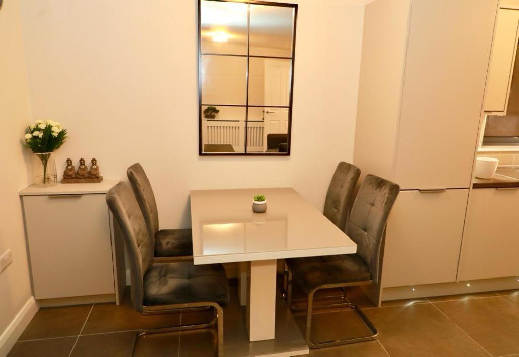 Lovely 2- Bedroom Apartment In 贝尔法斯特 外观 照片